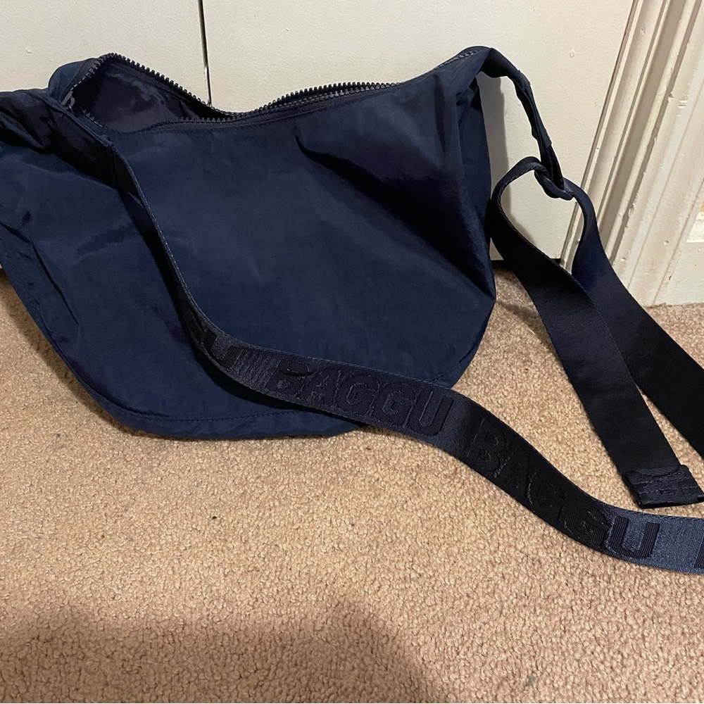 BAGGU Navy Medium Crescent Bag.
